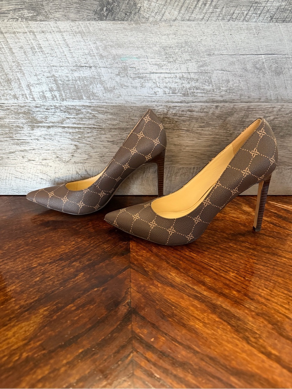 NWOT Nine West Brown Tatiana Logo Print Pointed Toe Stiletto Heel Sz 7.5